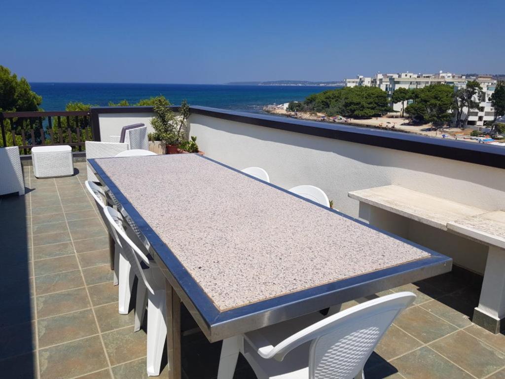 Suite Con Terrazzo Sul Mare E Discesa In Spiaggia A Gallipoli Kültér fotó