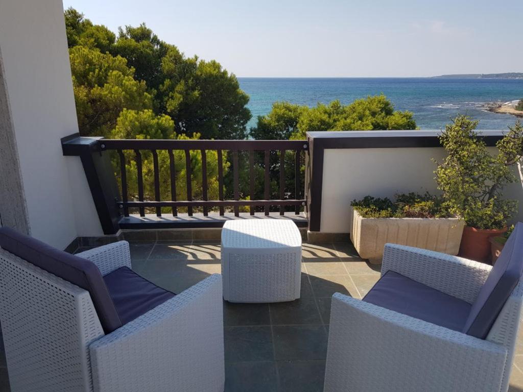 Suite Con Terrazzo Sul Mare E Discesa In Spiaggia A Gallipoli Kültér fotó